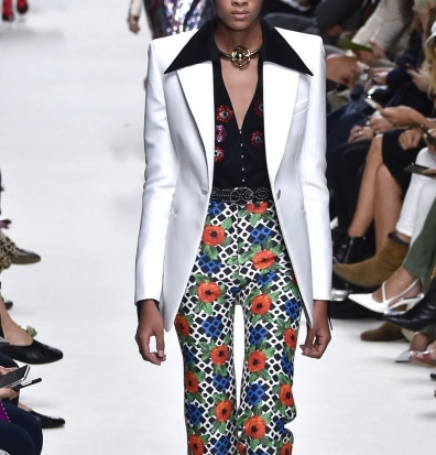 hbz-ss2020-trends-70s-collars-06-paco-rabanne-gettyimages-1177522494 image hbz-ss2020-trends-70s-collars-06-paco-rabanne-gettyimages-1177522494 Spring Lookbook/Leather Gloves in Your Spring Wardrobe - Victoria gloves online: shop gloves in leather