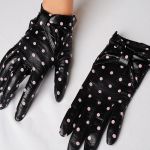 011-e9b14a9a4f7aeb2cb24280b55d7ab2f9 10 ways to style the gloves - Victoria gloves online: shop gloves in leather